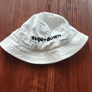 Superdown Revolve White Bucket Hat Apollo